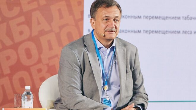 Руслан Давыдов на молодежном форуме